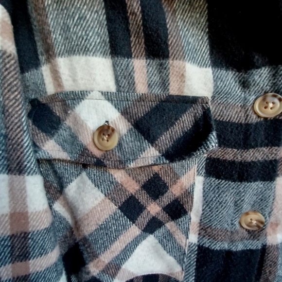 Tan/ black plaid button up shacket with pockets sz 2x - Picture 2 of 7